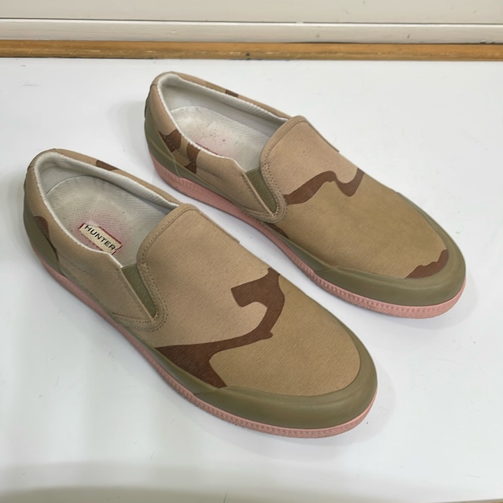 HUNTER | camo canvas slip on sneakers sz 8